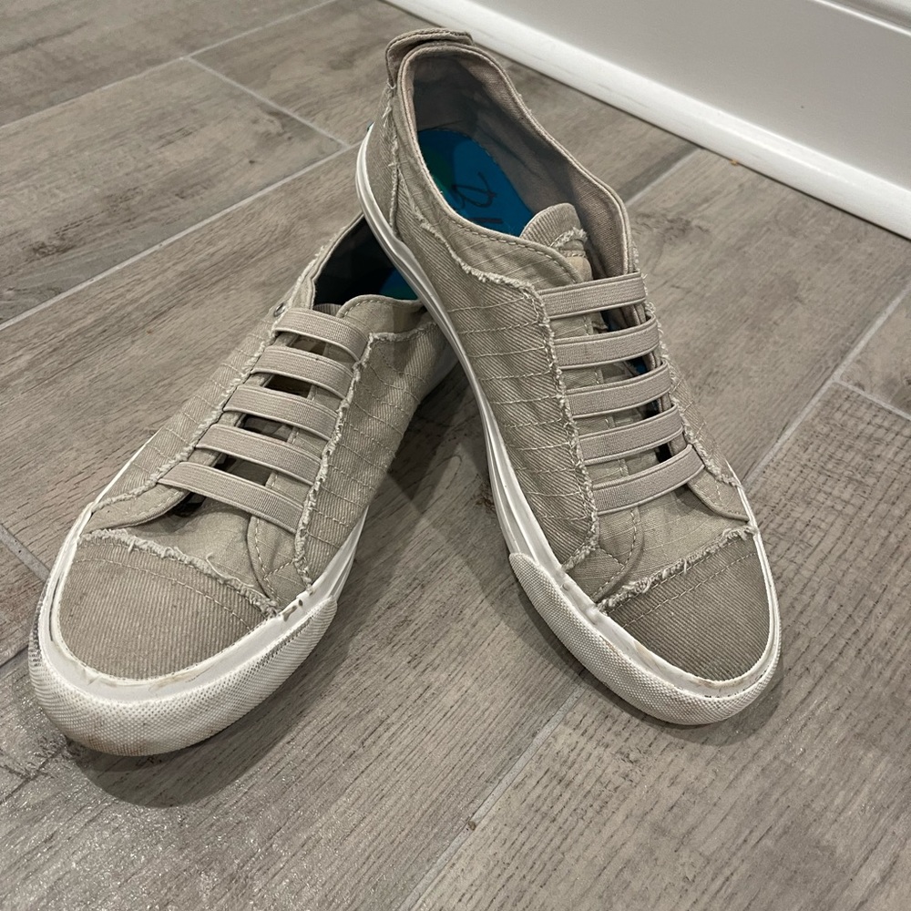 Ladies Blowfish Sneakers, Army Green, Size 8